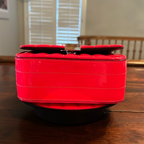 SAINT LAURENT Hot Pink Vicky Patent Leather Crossbody Bag - Picture 6 of 16